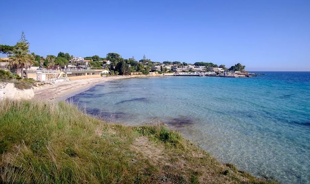 Dalle Grotte al Mare Fontane Bianche 0*,